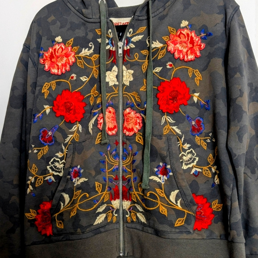 Embroidered Driftwood hoodie, sz M
